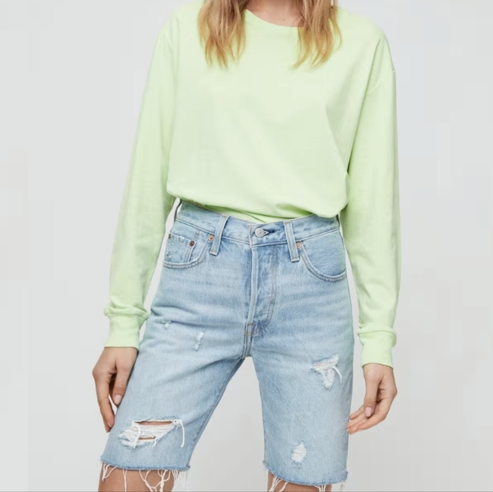 Aritzia Levi's 501 Slouch Short light blue size 26
